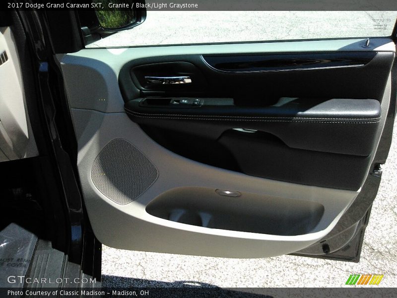 Granite / Black/Light Graystone 2017 Dodge Grand Caravan SXT