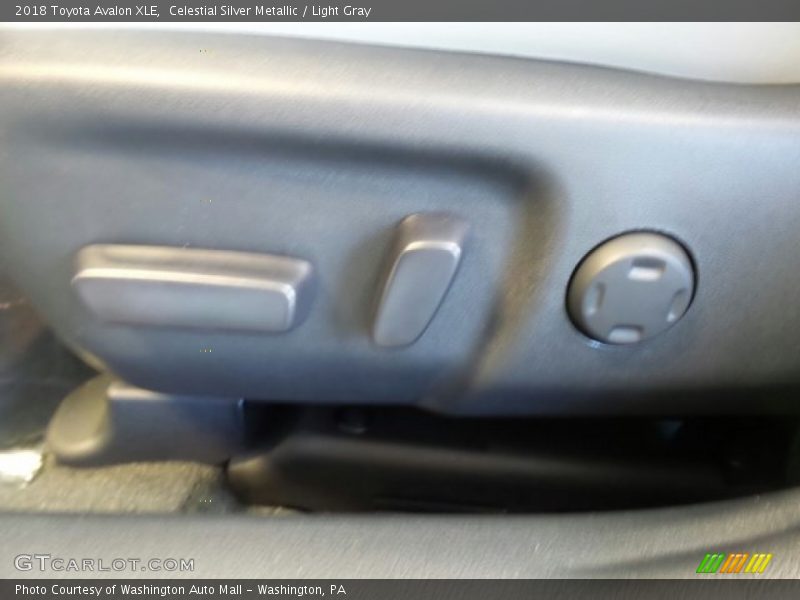 Celestial Silver Metallic / Light Gray 2018 Toyota Avalon XLE