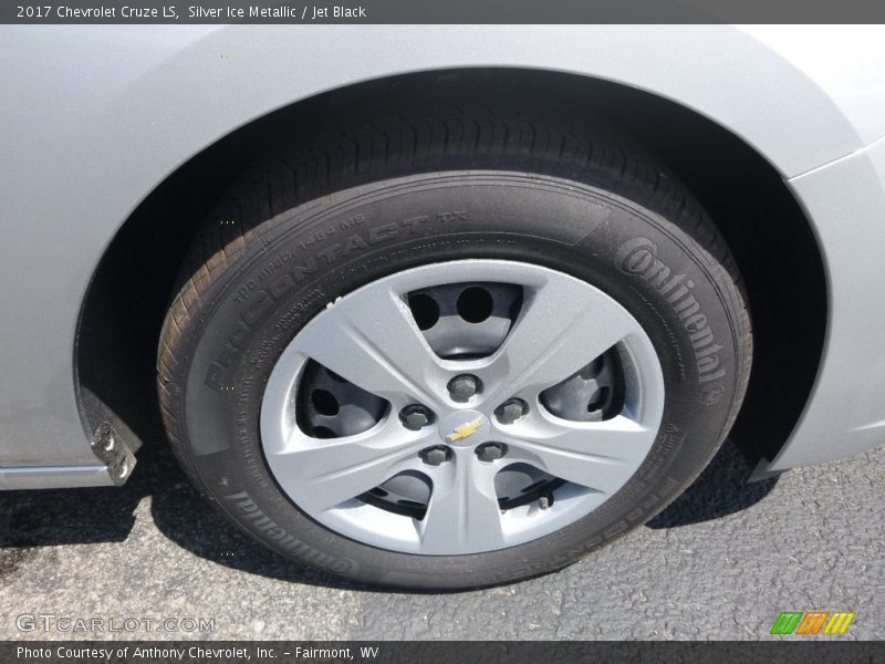 Silver Ice Metallic / Jet Black 2017 Chevrolet Cruze LS