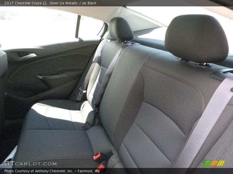 Silver Ice Metallic / Jet Black 2017 Chevrolet Cruze LS