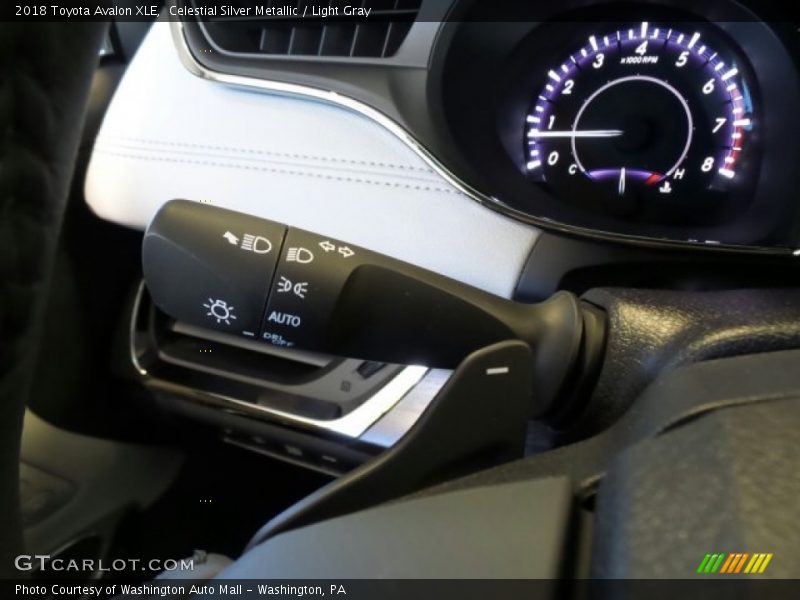 Celestial Silver Metallic / Light Gray 2018 Toyota Avalon XLE