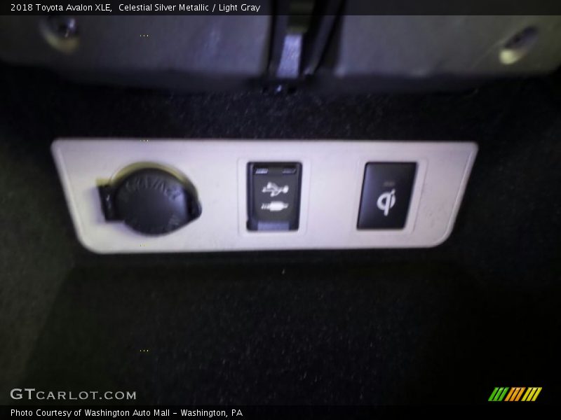 Celestial Silver Metallic / Light Gray 2018 Toyota Avalon XLE
