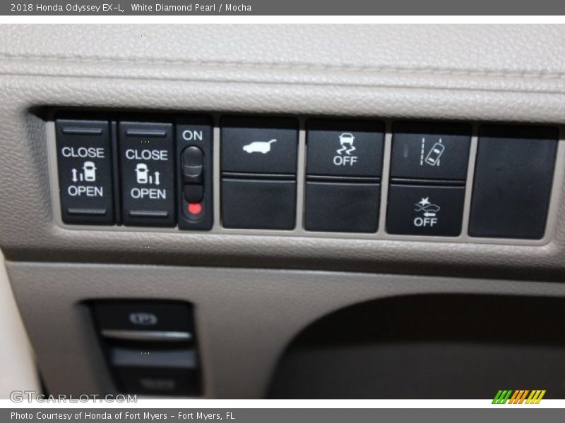 White Diamond Pearl / Mocha 2018 Honda Odyssey EX-L