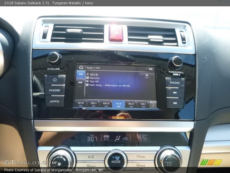 Tungsten Metallic / Ivory 2018 Subaru Outback 2.5i