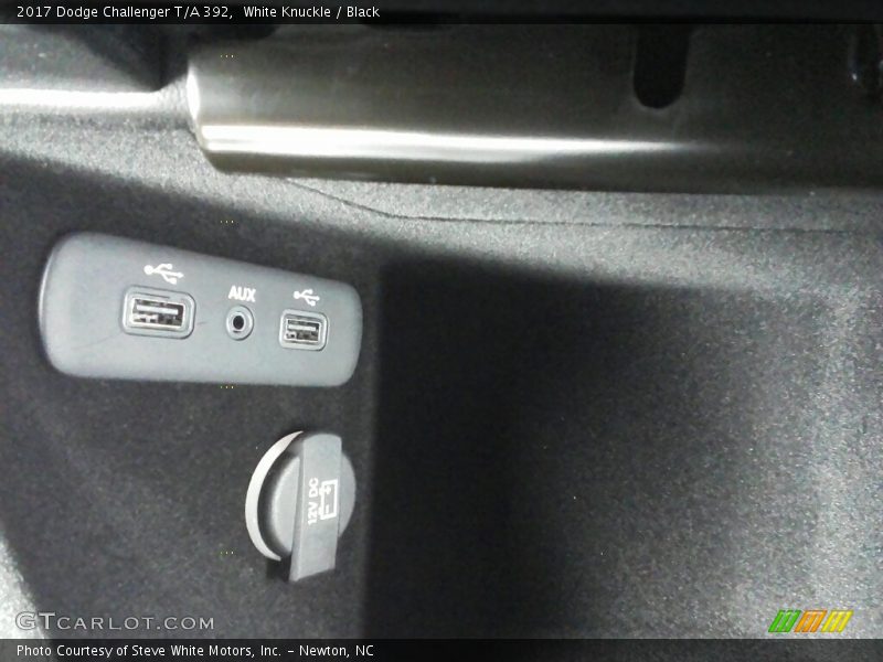 White Knuckle / Black 2017 Dodge Challenger T/A 392