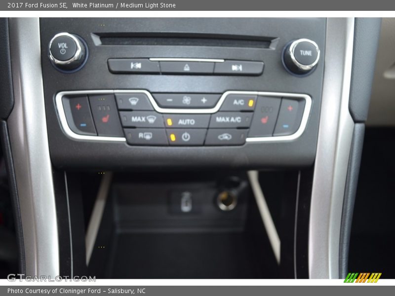 White Platinum / Medium Light Stone 2017 Ford Fusion SE