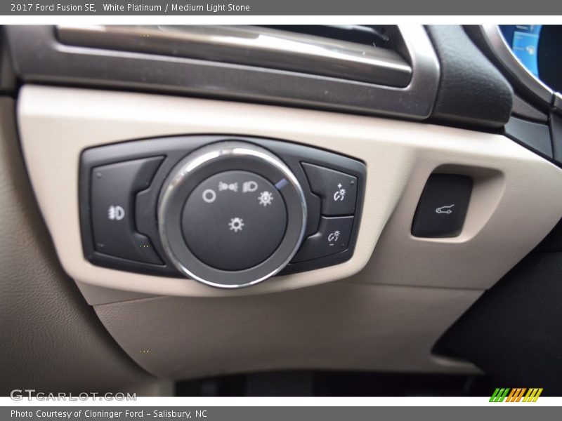 White Platinum / Medium Light Stone 2017 Ford Fusion SE