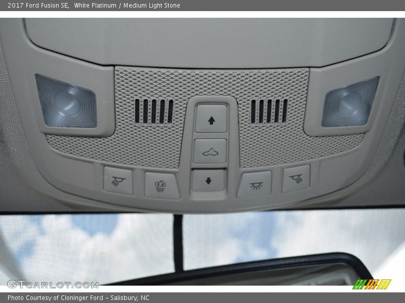 White Platinum / Medium Light Stone 2017 Ford Fusion SE