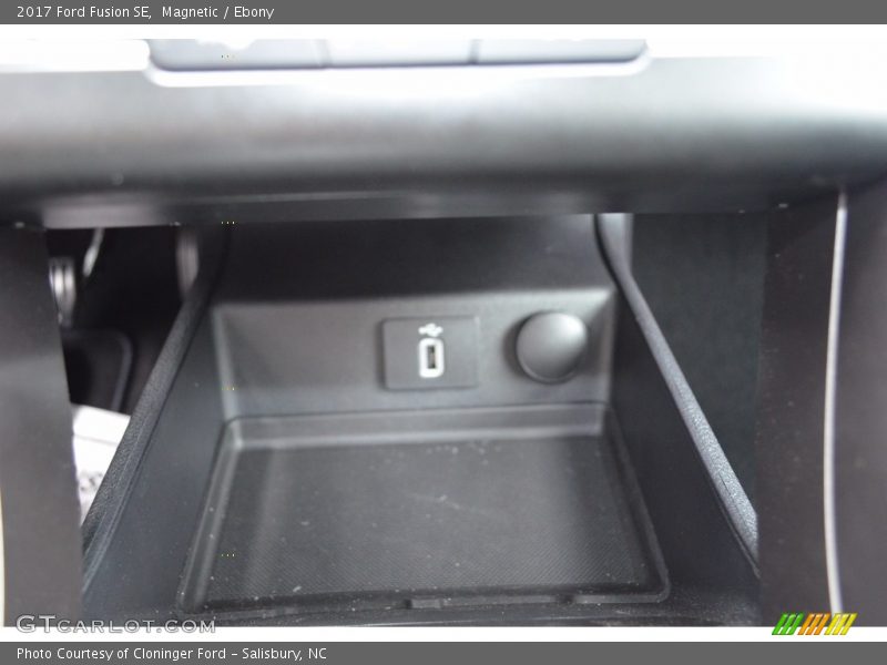 Magnetic / Ebony 2017 Ford Fusion SE