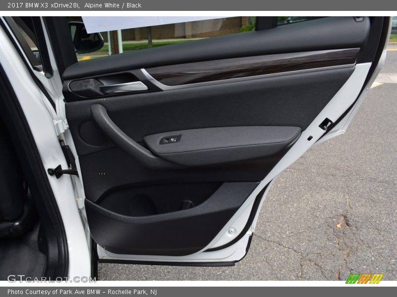Alpine White / Black 2017 BMW X3 xDrive28i