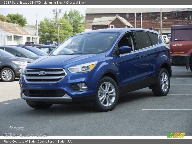 Lightning Blue / Charcoal Black 2017 Ford Escape SE 4WD