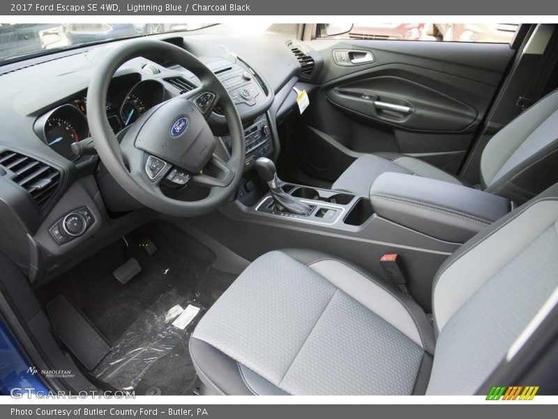 Lightning Blue / Charcoal Black 2017 Ford Escape SE 4WD