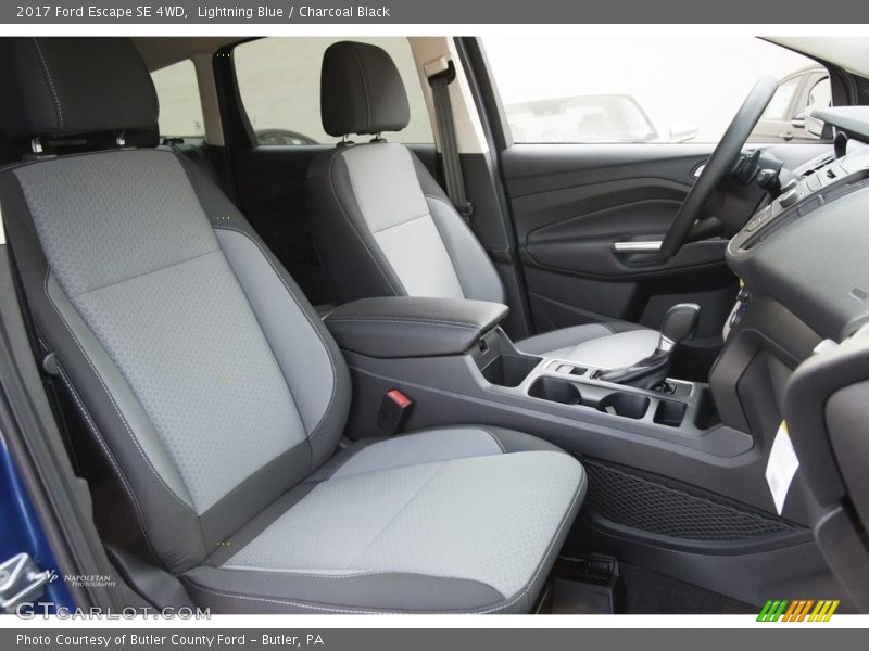 Lightning Blue / Charcoal Black 2017 Ford Escape SE 4WD