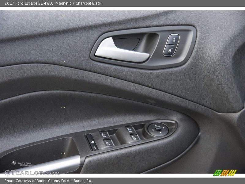 Magnetic / Charcoal Black 2017 Ford Escape SE 4WD