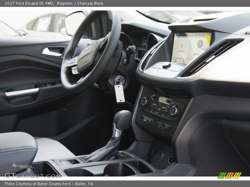 Magnetic / Charcoal Black 2017 Ford Escape SE 4WD