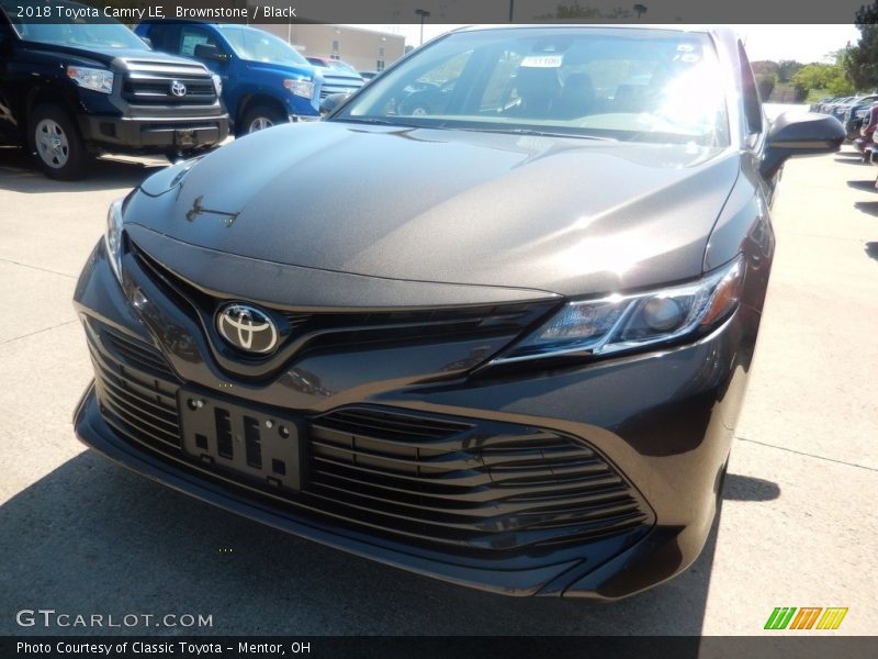 Brownstone / Black 2018 Toyota Camry LE