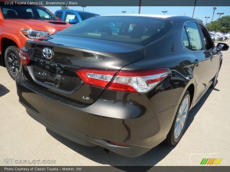 Brownstone / Black 2018 Toyota Camry LE