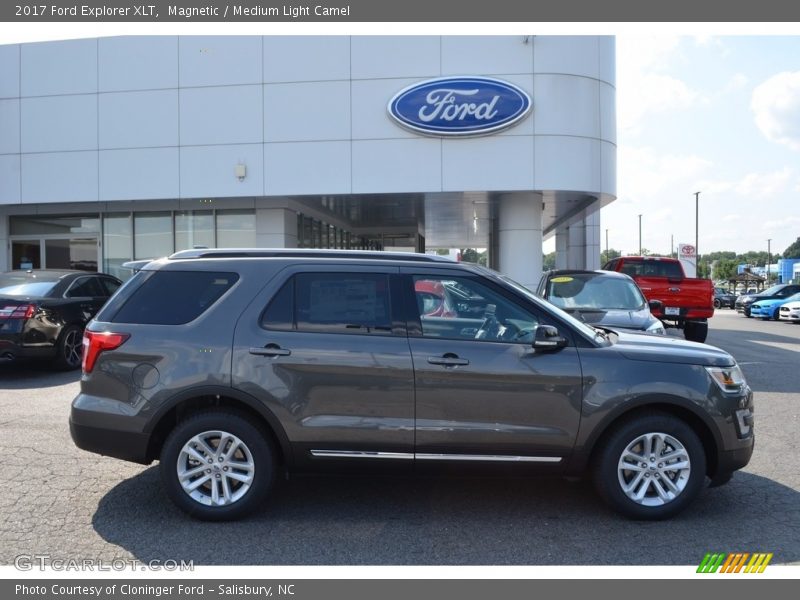 Magnetic / Medium Light Camel 2017 Ford Explorer XLT