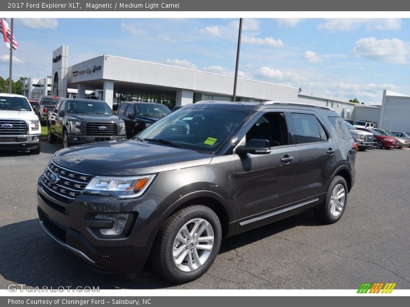 Magnetic / Medium Light Camel 2017 Ford Explorer XLT
