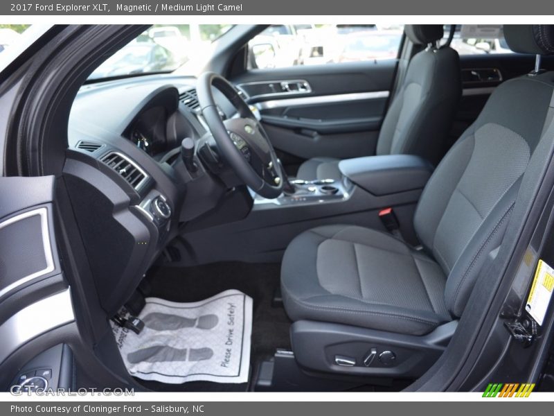 Magnetic / Medium Light Camel 2017 Ford Explorer XLT