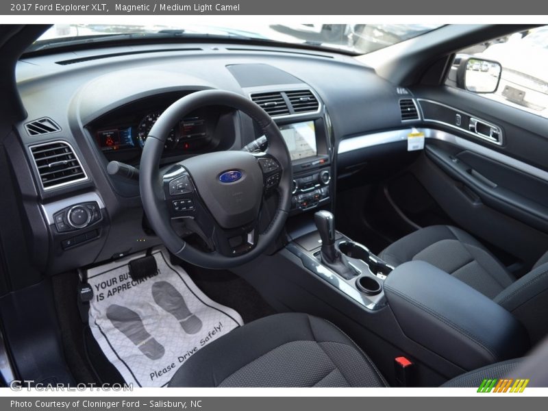 Magnetic / Medium Light Camel 2017 Ford Explorer XLT