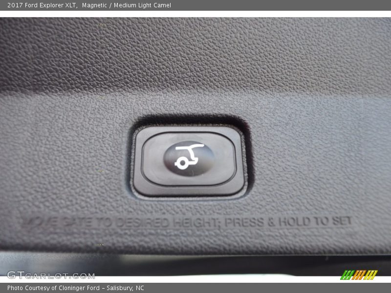 Magnetic / Medium Light Camel 2017 Ford Explorer XLT