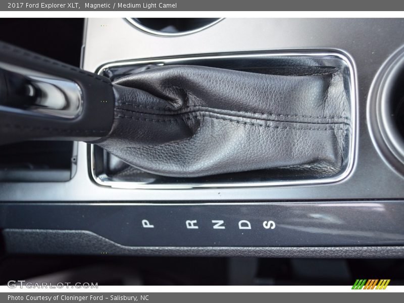 Magnetic / Medium Light Camel 2017 Ford Explorer XLT