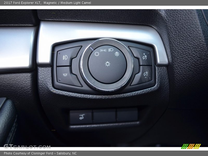 Magnetic / Medium Light Camel 2017 Ford Explorer XLT