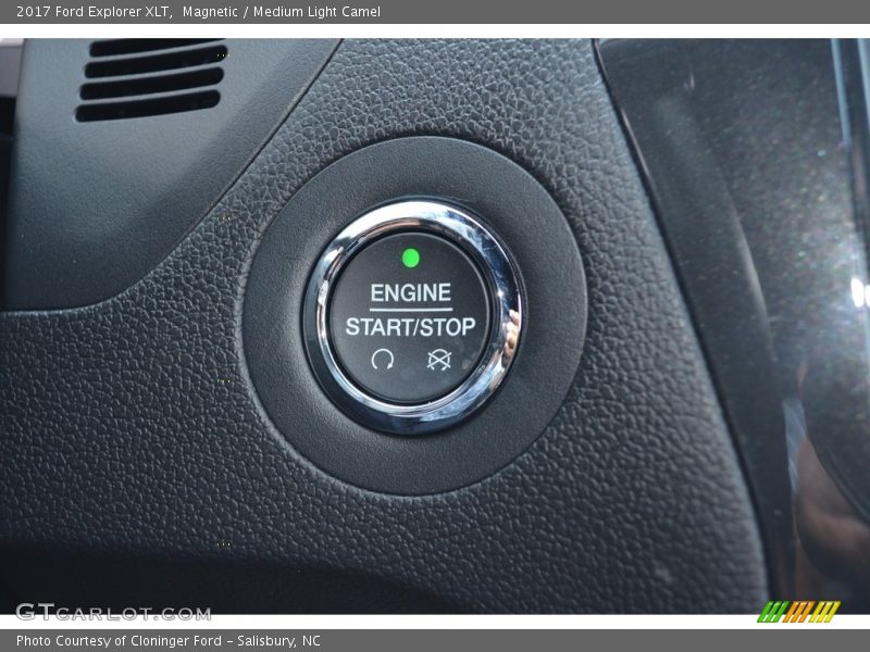 Magnetic / Medium Light Camel 2017 Ford Explorer XLT