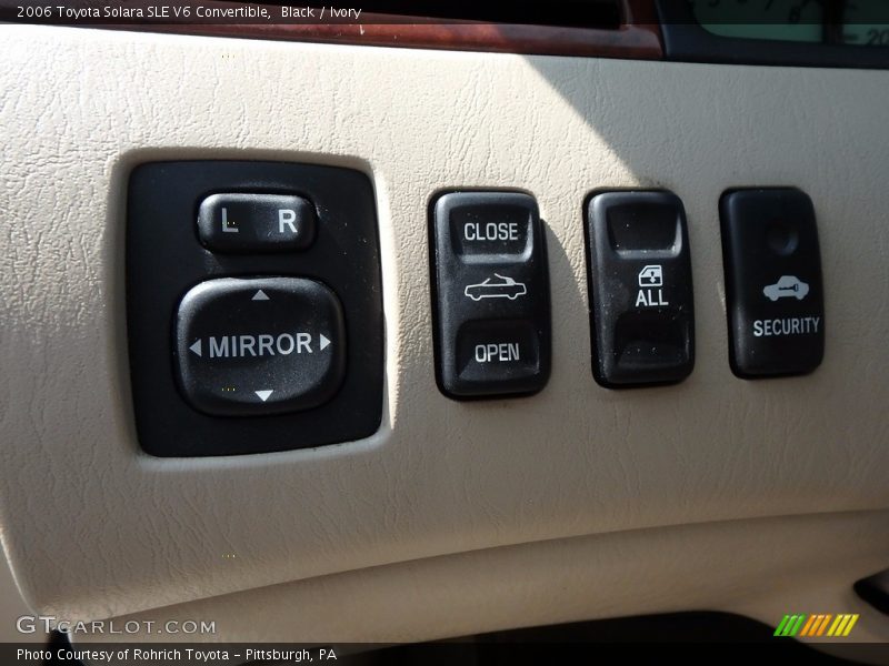 Black / Ivory 2006 Toyota Solara SLE V6 Convertible