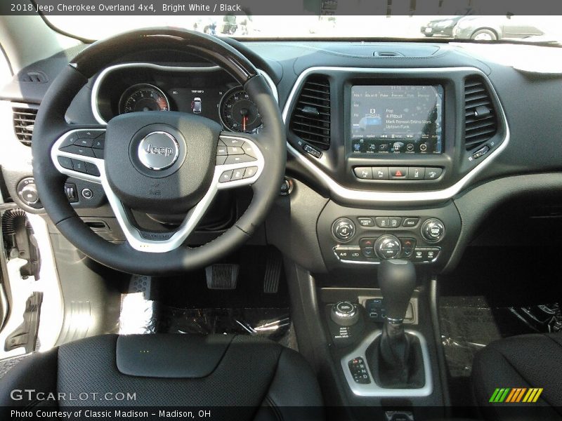 Bright White / Black 2018 Jeep Cherokee Overland 4x4