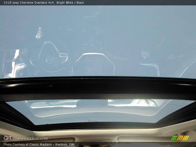 Bright White / Black 2018 Jeep Cherokee Overland 4x4