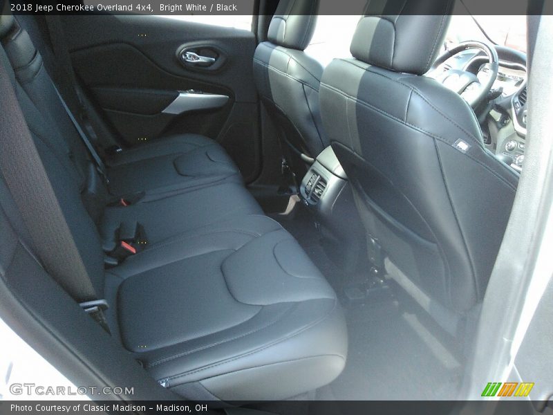 Bright White / Black 2018 Jeep Cherokee Overland 4x4