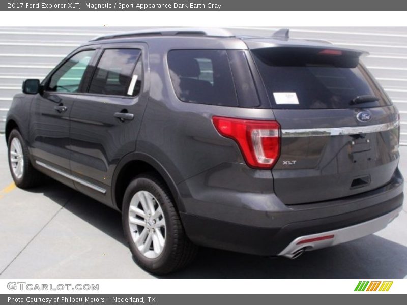 Magnetic / Sport Appearance Dark Earth Gray 2017 Ford Explorer XLT