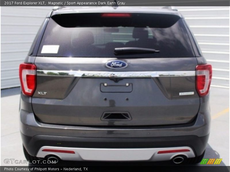 Magnetic / Sport Appearance Dark Earth Gray 2017 Ford Explorer XLT