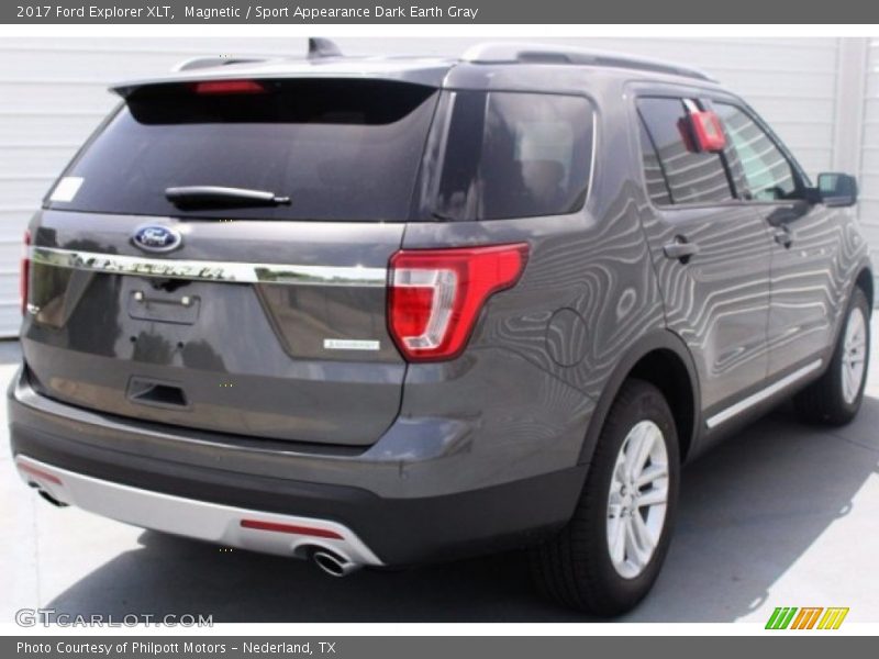 Magnetic / Sport Appearance Dark Earth Gray 2017 Ford Explorer XLT