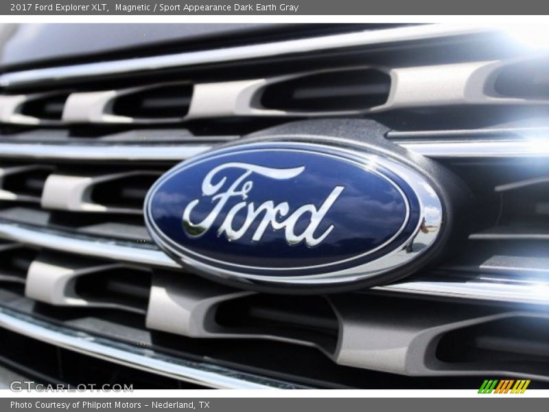 Magnetic / Sport Appearance Dark Earth Gray 2017 Ford Explorer XLT