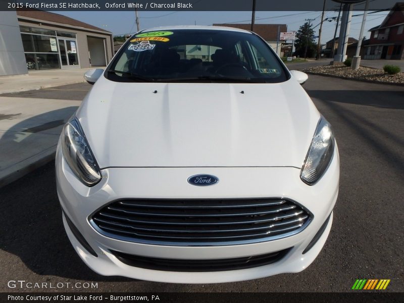 Oxford White / Charcoal Black 2015 Ford Fiesta SE Hatchback