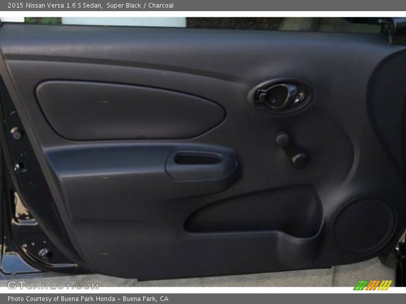 Super Black / Charcoal 2015 Nissan Versa 1.6 S Sedan