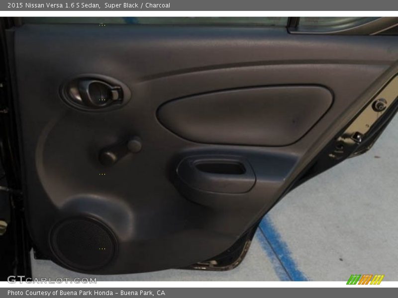 Super Black / Charcoal 2015 Nissan Versa 1.6 S Sedan