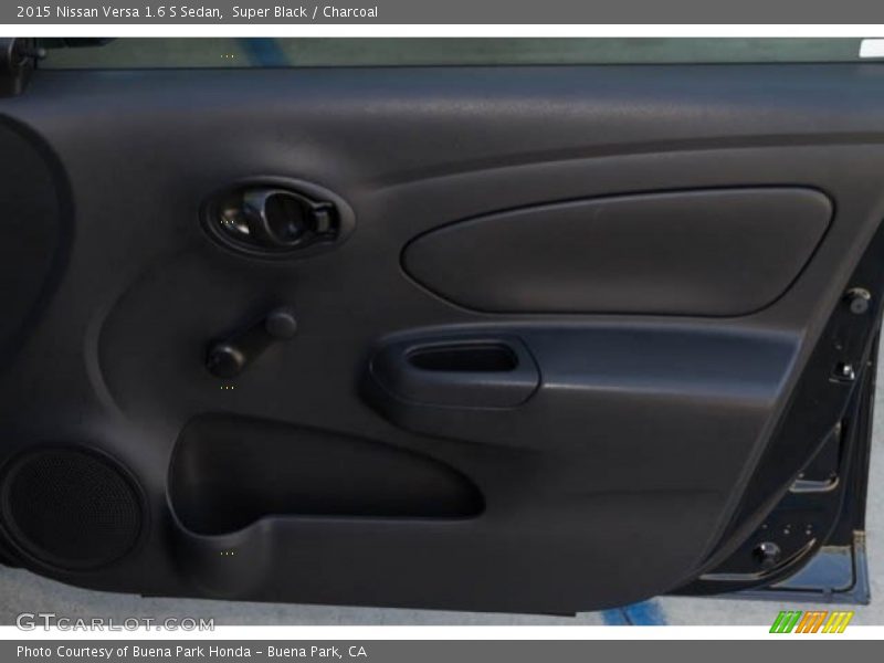 Super Black / Charcoal 2015 Nissan Versa 1.6 S Sedan