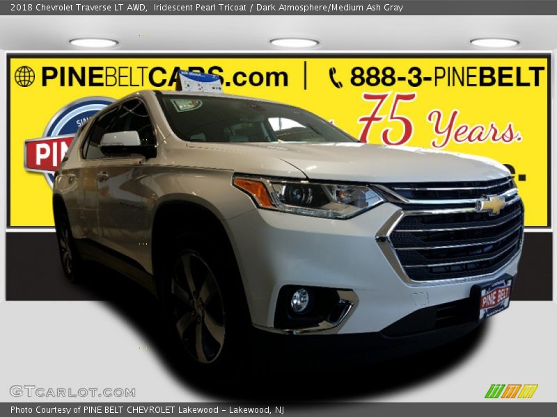 Iridescent Pearl Tricoat / Dark Atmosphere/Medium Ash Gray 2018 Chevrolet Traverse LT AWD
