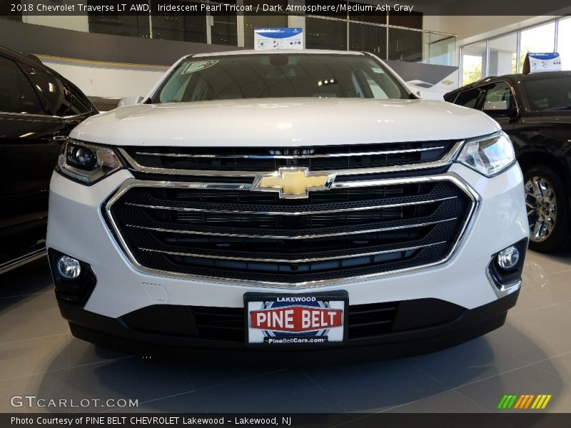 Iridescent Pearl Tricoat / Dark Atmosphere/Medium Ash Gray 2018 Chevrolet Traverse LT AWD