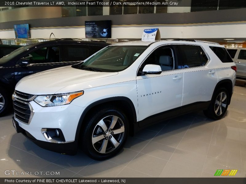 Iridescent Pearl Tricoat / Dark Atmosphere/Medium Ash Gray 2018 Chevrolet Traverse LT AWD