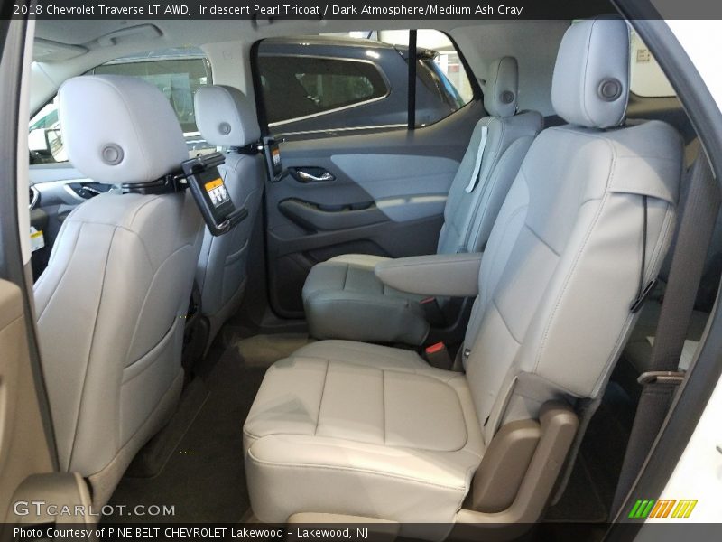 Iridescent Pearl Tricoat / Dark Atmosphere/Medium Ash Gray 2018 Chevrolet Traverse LT AWD