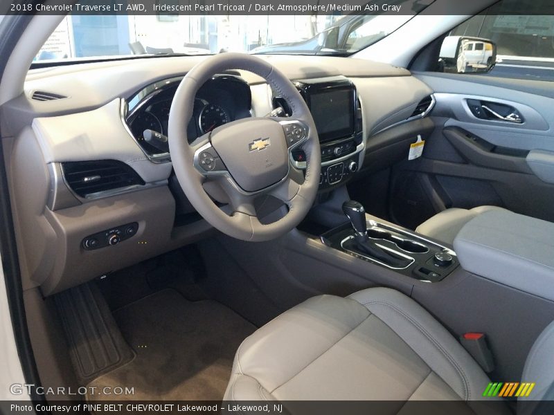 Iridescent Pearl Tricoat / Dark Atmosphere/Medium Ash Gray 2018 Chevrolet Traverse LT AWD