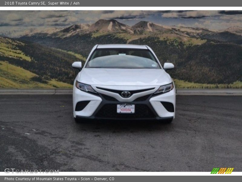 Super White / Ash 2018 Toyota Camry SE