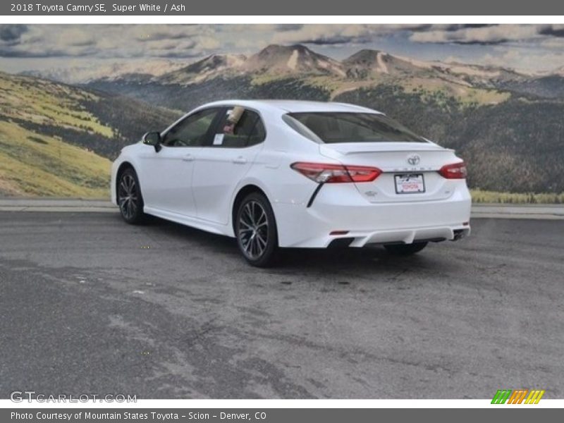 Super White / Ash 2018 Toyota Camry SE