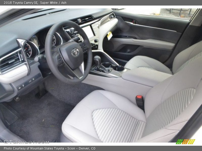 Super White / Ash 2018 Toyota Camry SE