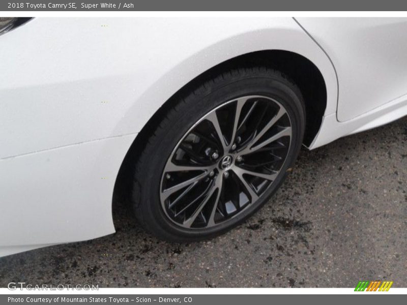 Super White / Ash 2018 Toyota Camry SE